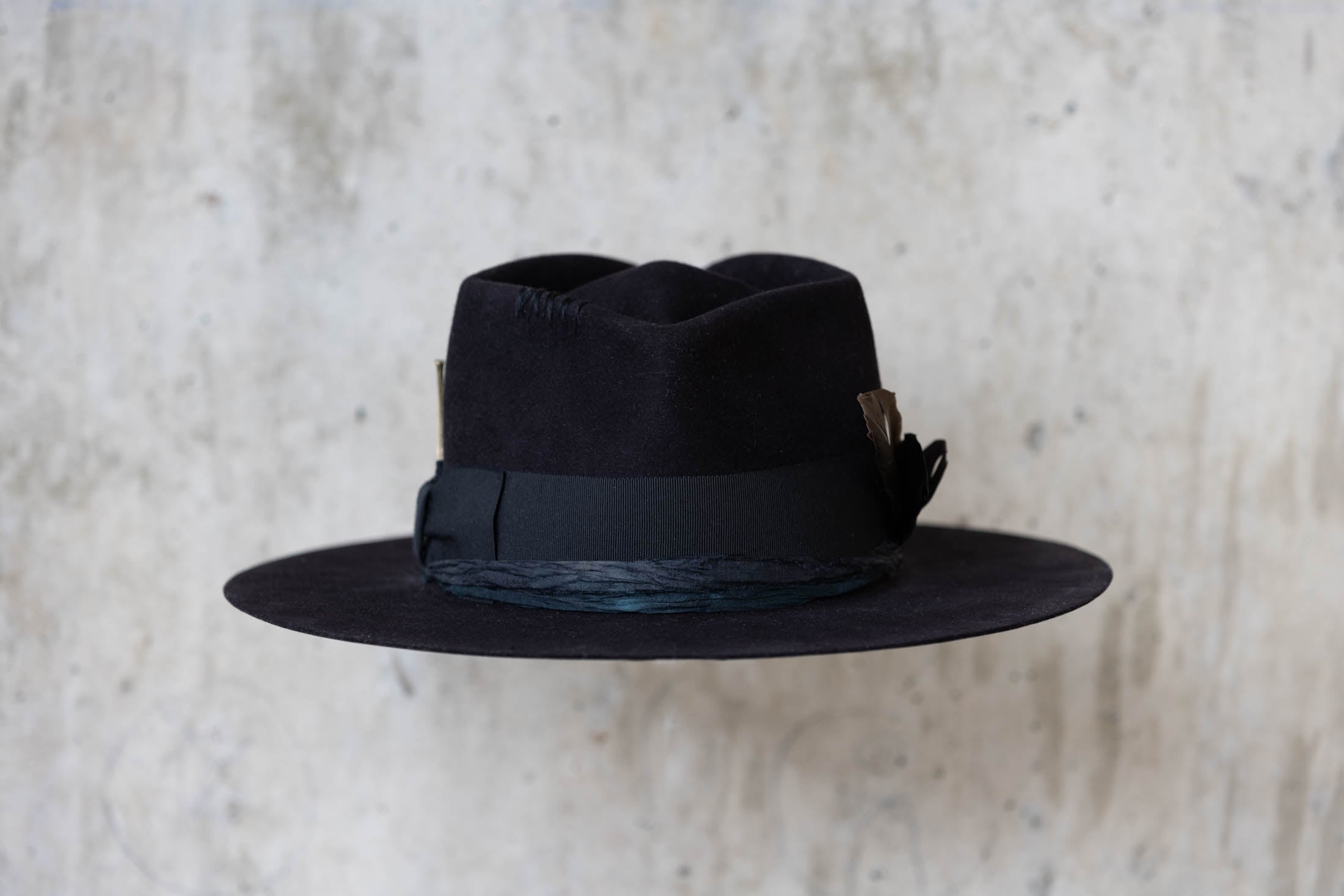 Black western fedora beaver felt hat diamond crown with feather for men and women back