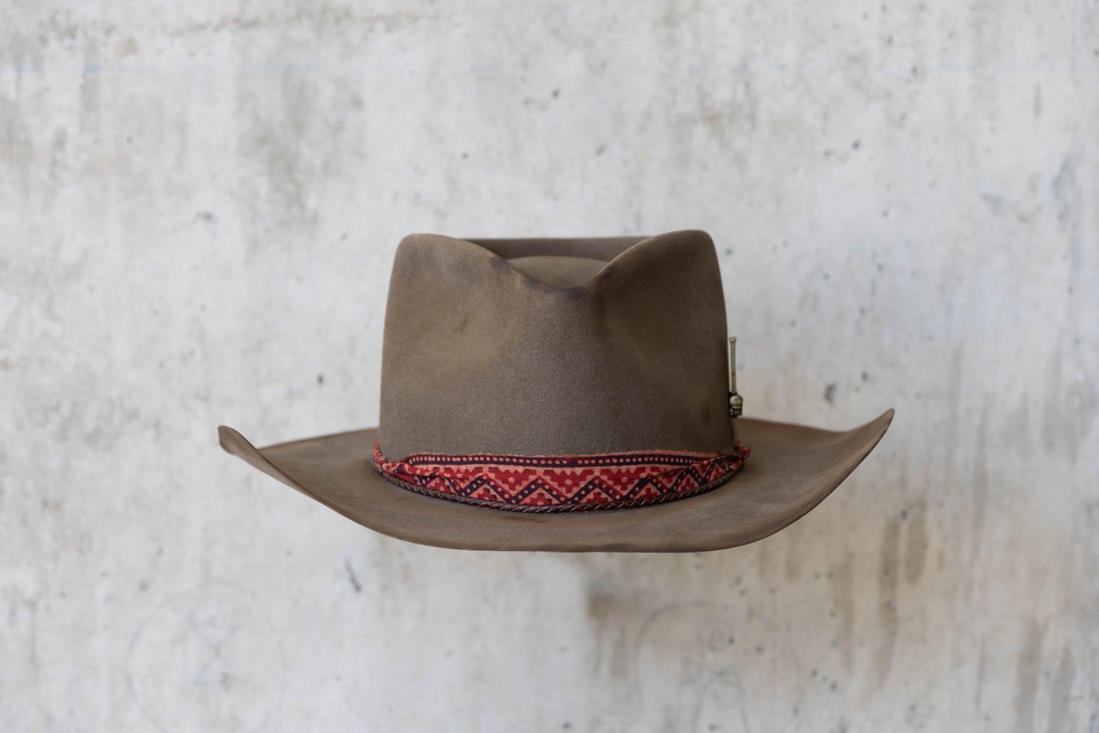 brown beaver western felt cowboy hat with teardrop crown for men and women front