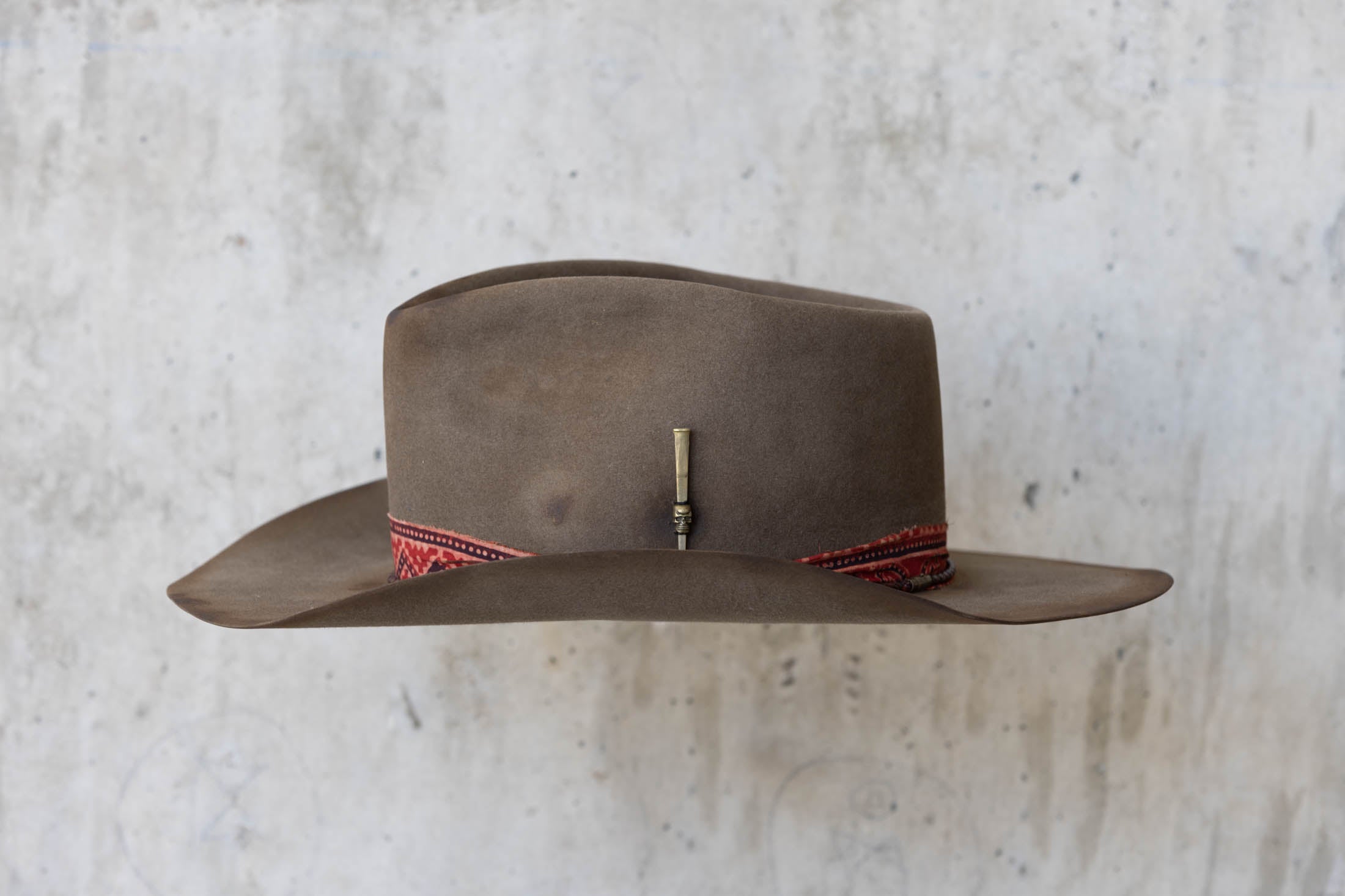 brown beaver western felt cowboy hat with teardrop crown for men and women left