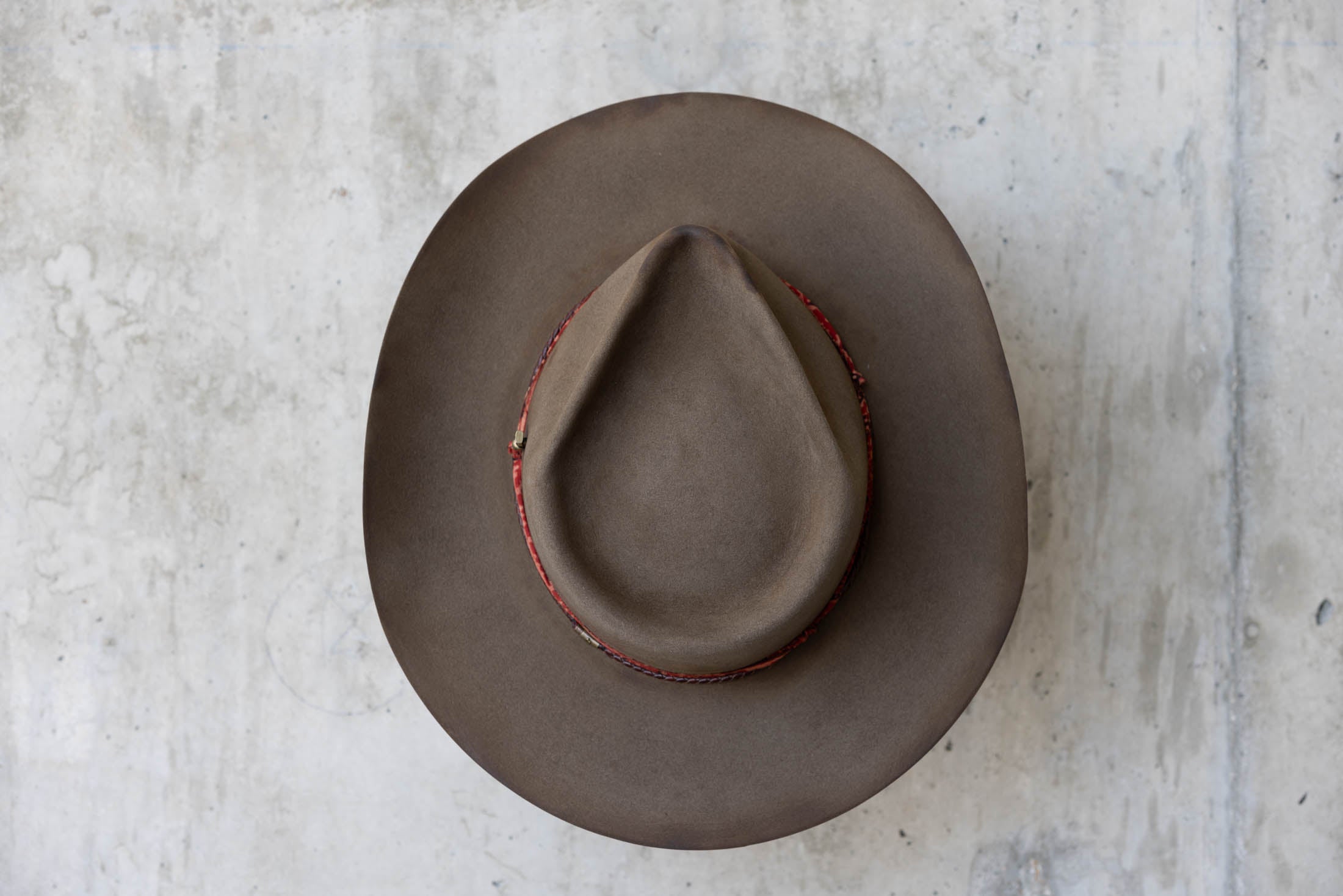 brown beaver western felt cowboy hat with teardrop crown for men and women top