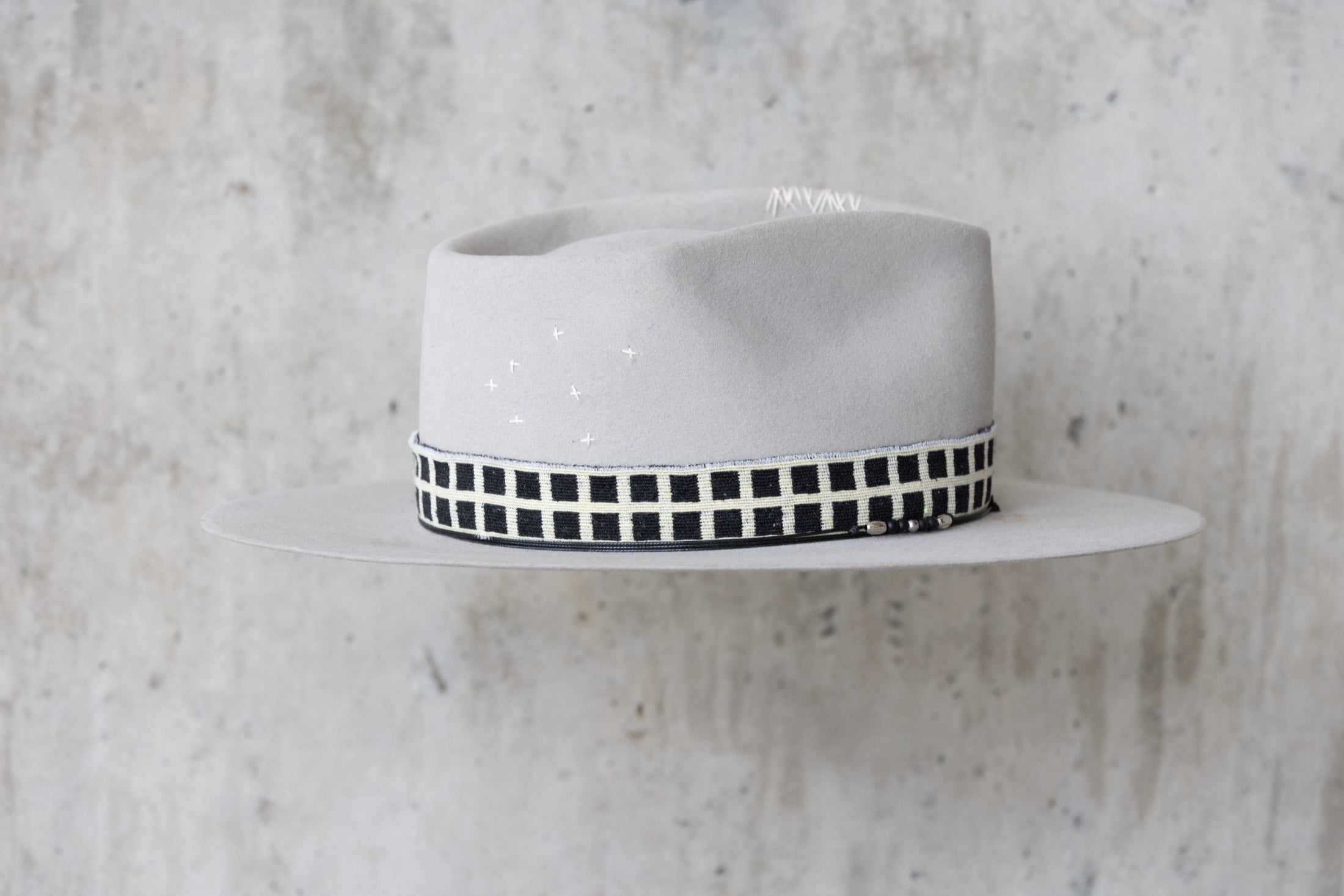 silverbelly western beaver felt cowboy hat for men and women teardrop crown right