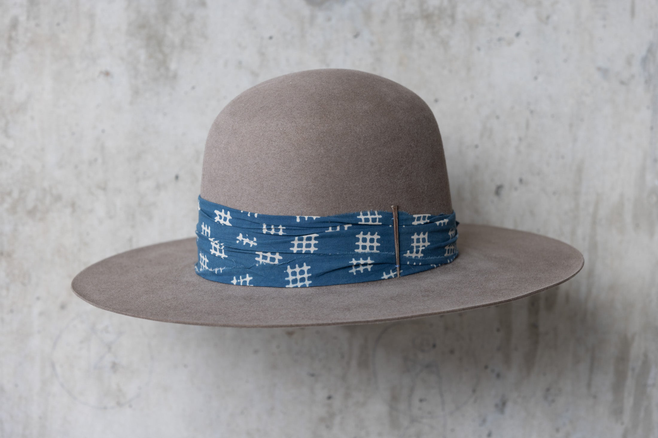 beaver felt open crown cowboy hat natural color blue bandana band made for men and women left angle