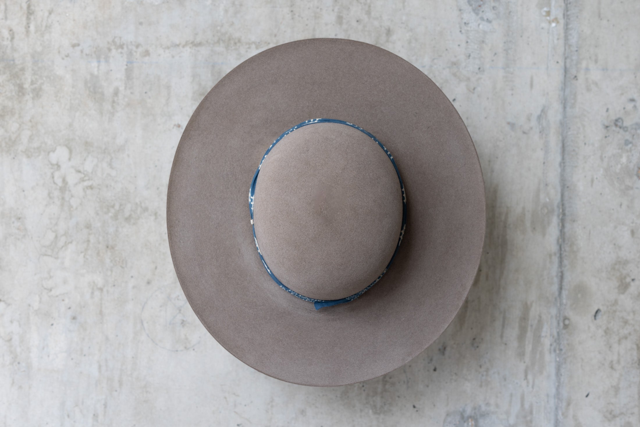 beaver felt open crown cowboy hat natural color blue bandana band made for men and women top